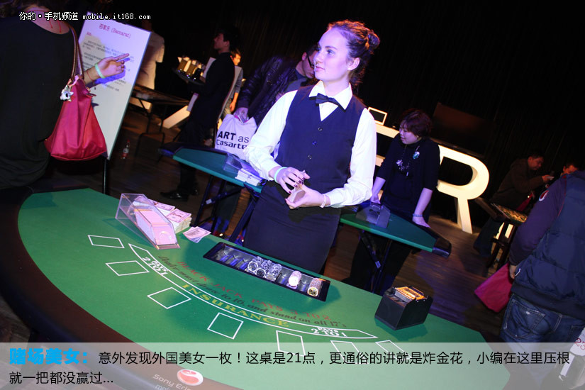 索尼首款安卓机 lt26i黑白双色真机图赏_it168