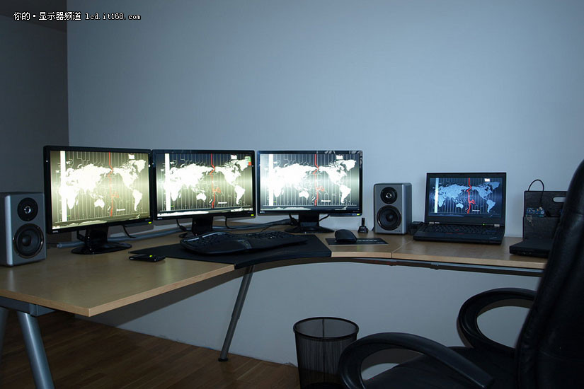 多屏+苹果机 国外玩家创意电脑桌面图赏_IT16