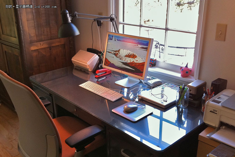 多屏+苹果机 国外玩家创意电脑桌面图赏