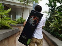 霸气Hold不住 iGame九段780开箱图赏