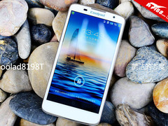 酷派8198t超薄手机 唯美休闲外拍图赏