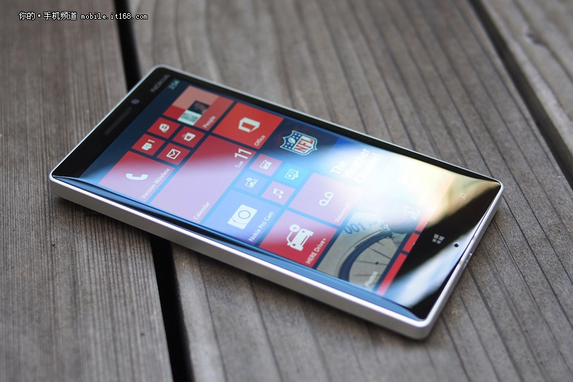 最美造型+WP8.1系统 诺基亚930真机试玩_IT1
