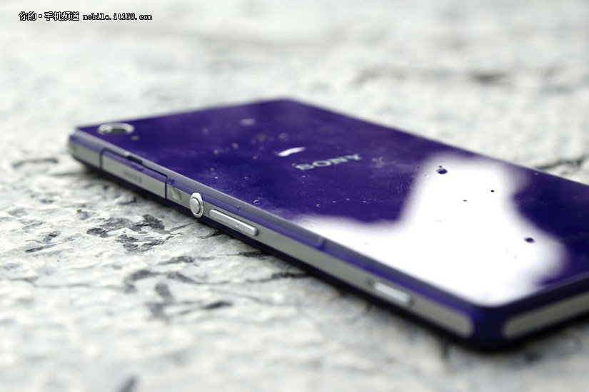 金属边框+双面玻璃 索尼Z2紫色版试玩_IT168