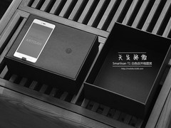 售价不变骄傲依旧 锤子手机白色版开箱