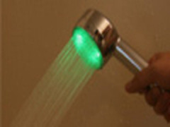 灯泡直接当手电 一周新奇特家电大搜罗