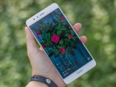 全能旗舰难得好价 荣耀V8降至1875元