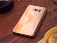 孙杨影视歌三栖发展，更跨界成为荣耀挑款师