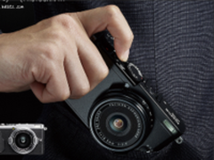 自拍翻转屏设计 富士X70数码相机促销价
