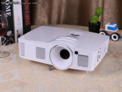 奥图码HD200D高清家用机器6999元送幕布