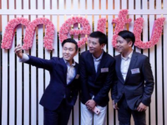 美图香港主板挂牌上市 Angelababy现身