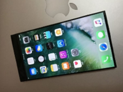 苹果看了感动哭 网友自制全面屏iPhone