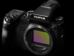 让中画幅无反更亲民 富士经理答记者问