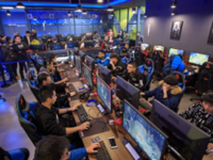 青铜玩家打职业电竞是怎样一种体验？