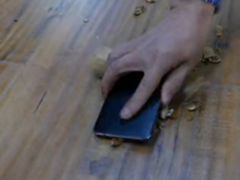 不服来砸个核桃 Nokia 6曝暴力测试视频
