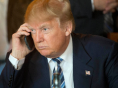 出于安全考量 白宫要求特朗普更换手机