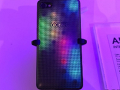 真的亮瞎眼 阿尔卡特MWC推跑马灯手机