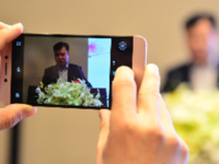 乐视手机频亮相两会媒体生产方式在改变