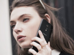 彰显时尚品味 Xplay6磨砂黑街拍图赏