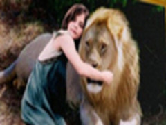 美图秀秀抠图体验：美女与野兽亲密接触
