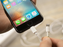 别进误区 手机充满电竟会降低电池寿命