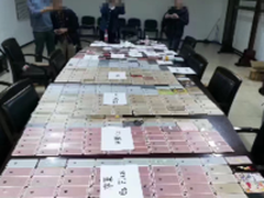 突击行动 警方查获大批量iPhone