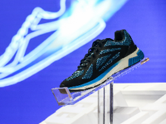 搭载英特尔Curie模块 90分智能跑鞋发布