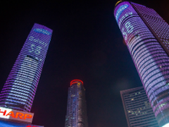 三星S8随灯光秀上场 苏宁花式发新品