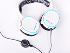 帅气的边灯 赛睿Arctis 5游戏耳机试玩