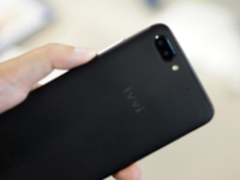 后置双摄像头+裸眼3D屏幕 ivvi新机曝光