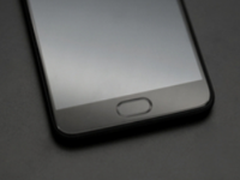 正面指纹+后置双摄 ivvi裸眼3D新品曝光