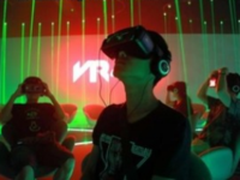 “先锋观影团”走进国美VR影院