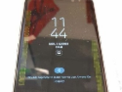 三星Note8真机曝光 造型方正 曲面屏弧度更大