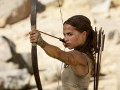 新《古墓丽影》公布新剧照 劳拉弯弓应敌