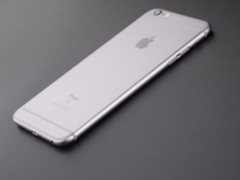 苹果 iPhone 8 Plus“华华手机”售6450元