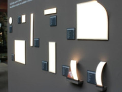 寿命长达13年 LG展示最新柔性OLED台灯