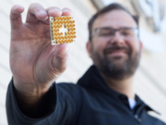 英特尔向研究机构提供领先级17量子比特芯片