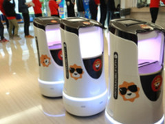 苏宁超萌小BIU诞生日 机器人员工正式上岗