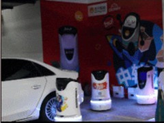 萌翻了!看看苏宁快递“小BIU”是如何送货的