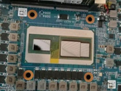 八代酷睿整合AMD核显 Intel全新CPU就长这样