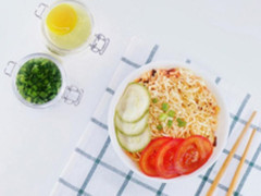 小米低调推出爆款方便面 5块钱一桶还包邮