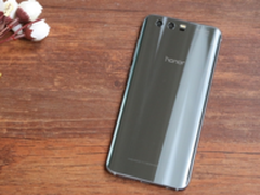 荣耀9青春版抢先上手：6名特工为其打Call