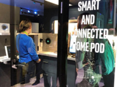 会打招呼的大屏音箱 京东叮咚Play亮相CES