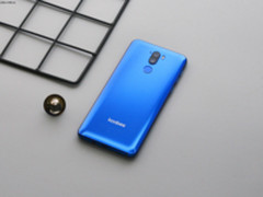 3D四曲面玻璃的精致 酷比F1让你爱不释手