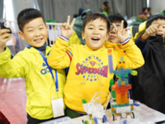 科技放飞想象力 索尼KOOV亮相RoboRAVE