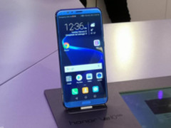 MWC2018首日回顾 新品齐发 5G、AI大行其道