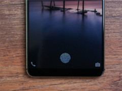 vivo X20 Plus征服老外：外玻璃磨花照样用