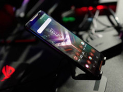 真游戏手机来了 华硕ROG PHONE在台北发布