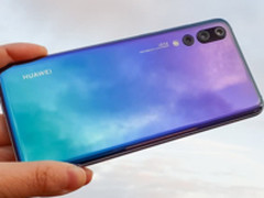 10张图告诉你 华为P20如何把极光收纳手上