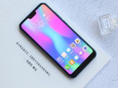 双面玻璃营造优秀质感 荣耀10现货热销中