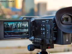 专业配置民用级价格，索尼FDR-AX700摄像机